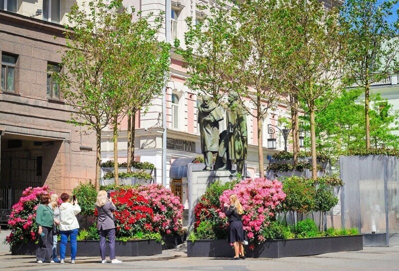 Снова всё этим москвичам
