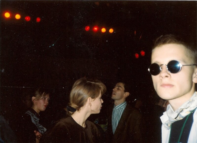 Молодые люди на рейве «Gagarin Party», начало 1990-х.