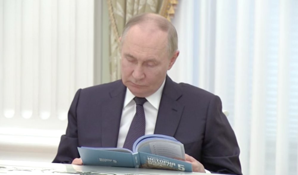 "Всё что угодно", кроме правды
