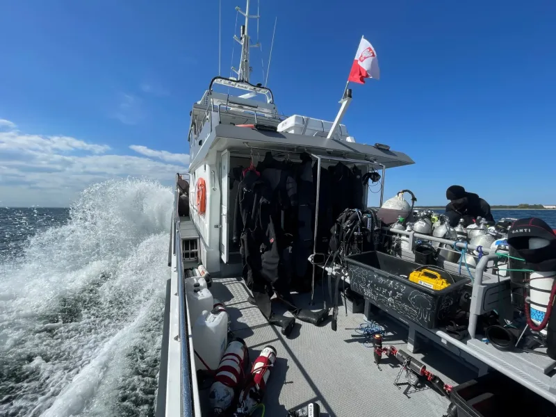 На дне Балтийского моря обнаружили два затонувших судна XVIII века с бутылками и керамикой