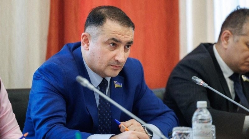 Скандального депутата, назвавшего ХМАО родиной узбеков, лишили зарплаты