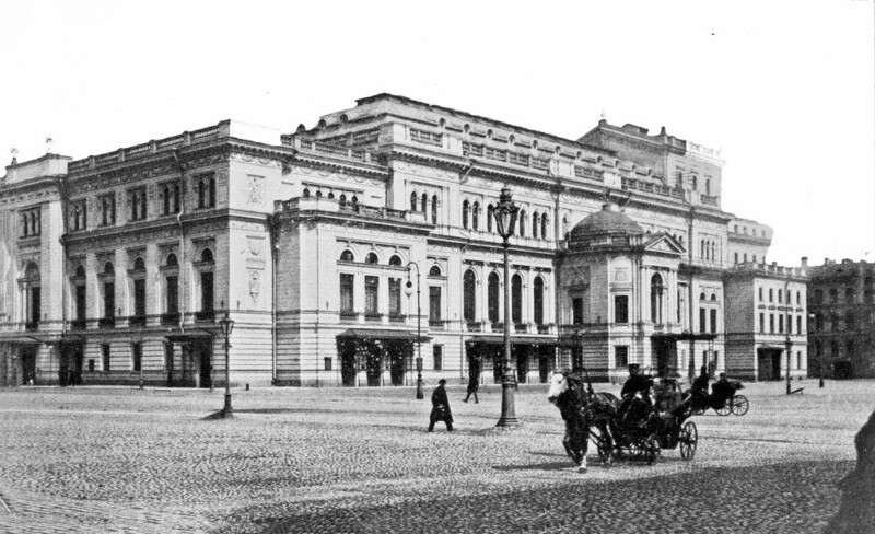 Театральная площадь
