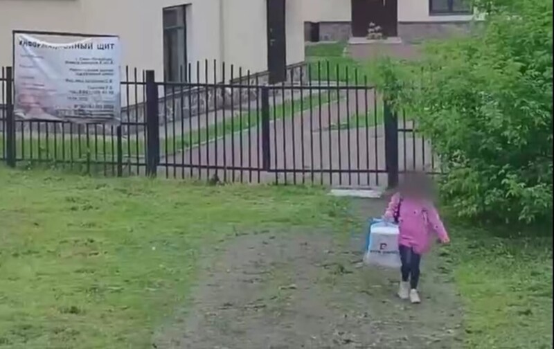 Силовики задержали в Санкт-Петербурге 23-летнюю девушку, когда она закладывала бомбу под машину сотрудника оборонного предприятия