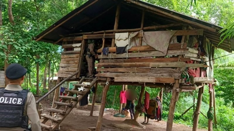 В Таиланде нашли мальчика, выросшего в стае собак