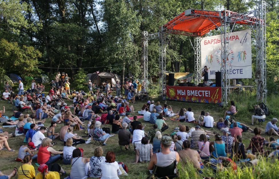 Без секса: депутат Милонов призвал бардов не вступать в интимную связь на Грушинском фестивале