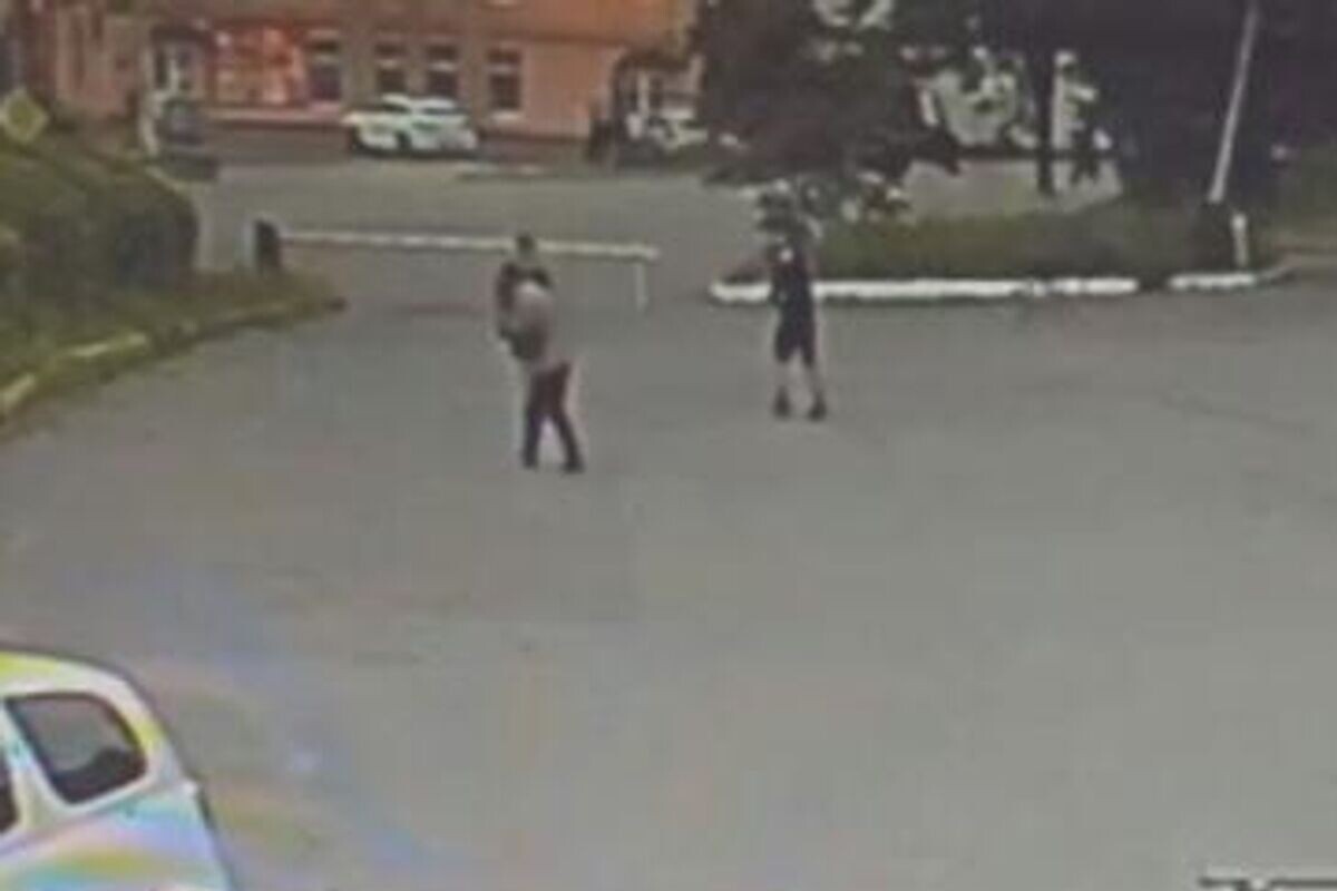 Школьник выстрелил в глаз 13-летнему подростку из-за ревности