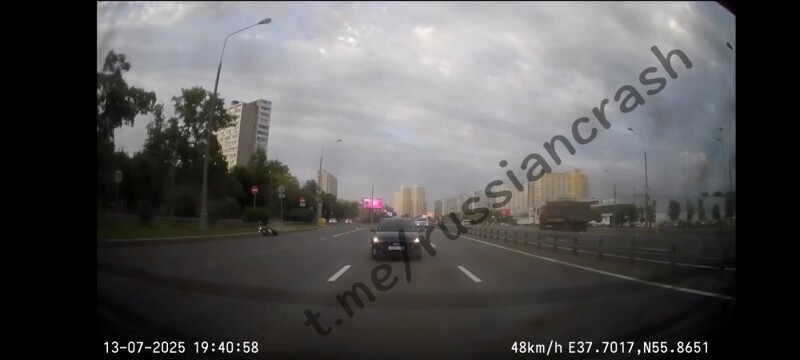 Лексус подрезал байкера ДТП. Москва, Ярославское шоссе