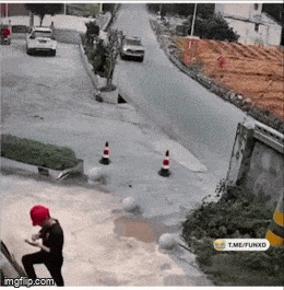 Стоял себе, никого не трогал Стоял себе, никого не трогал