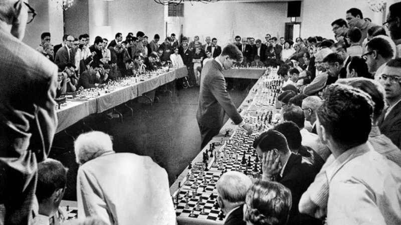 4. Бобби Фишер против 50 соперников: легендарный сеанс одновременной игры 1964 года