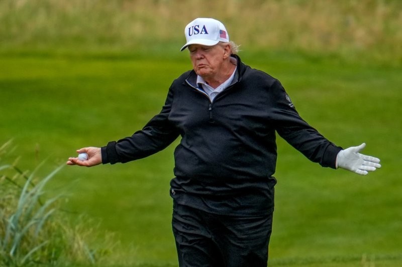Дональда Трампа поймали на жульничестве во время игры в гольф