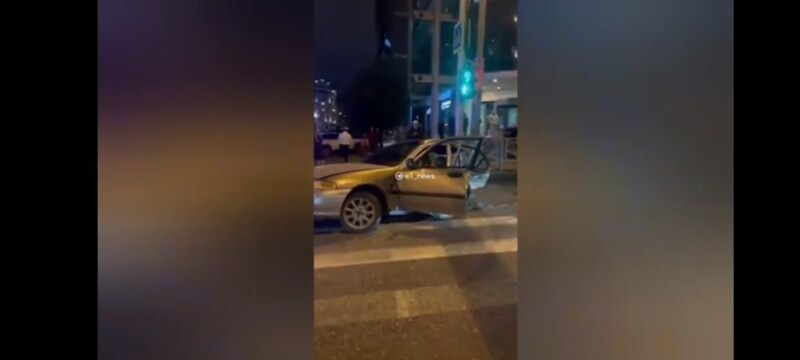 Машину разорвало попалам после ДТП в Екатеринбурге