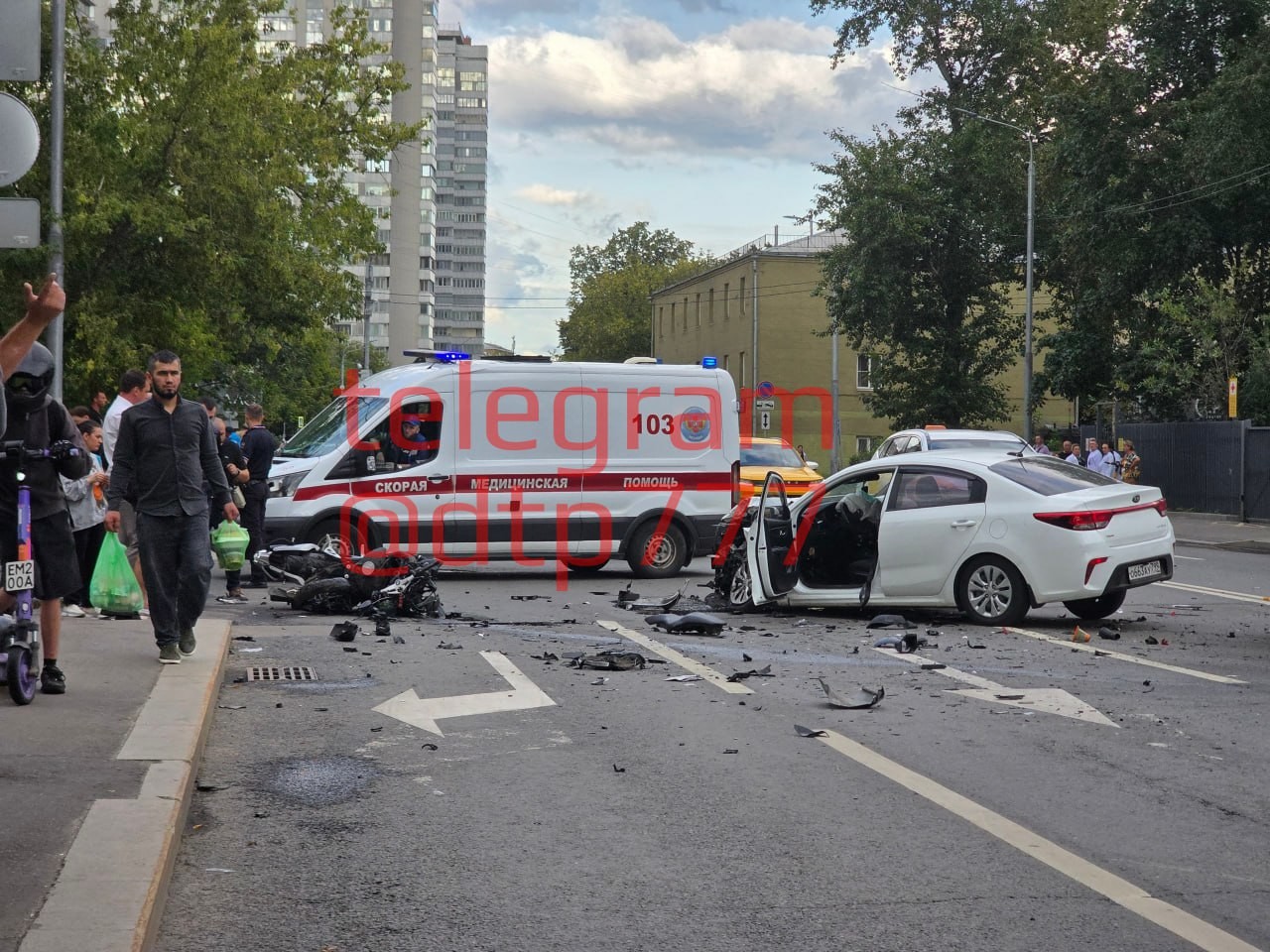 Мотоциклист погиб в результате столкновения с автомобилем в центре Москвы