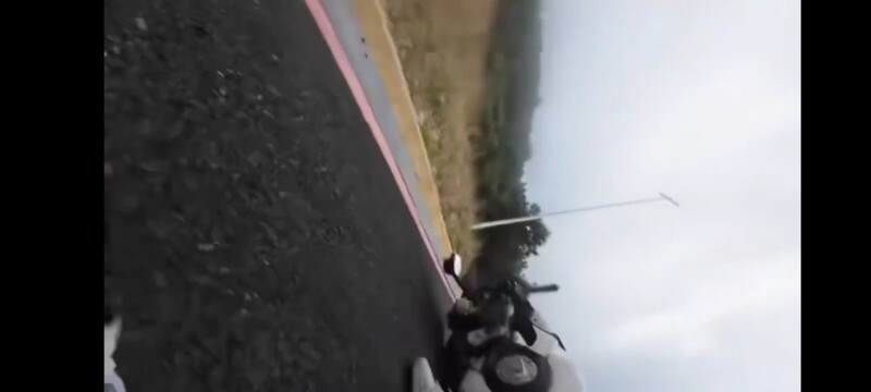 Мотоциклист сбил девушку. Китай