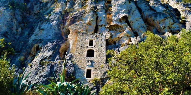 9. Церковь, встроенная в гору, холм Марьян, Хорватия