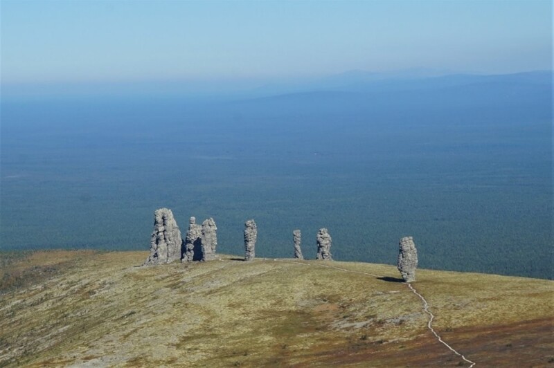 Столбы на плато Маньпупунёр. Республика Коми