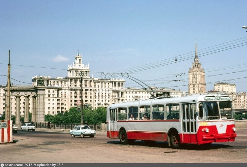 Бородинский мост и троллейбус ЗиУ-5 39 маршрута.