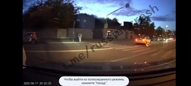 ДТП в Москве, таксист и электросамокат на пешеходном