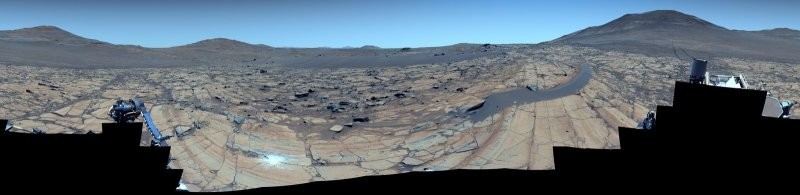 Исследовательский вездеход NASA показал голубое небо на Марсе