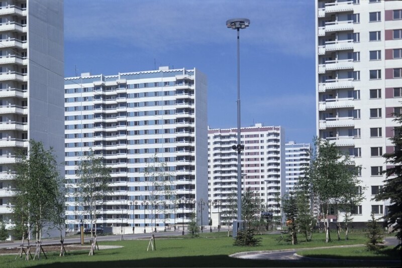 А такой была Олимпийская деревня, построенная в Тропарёво-Никулино.