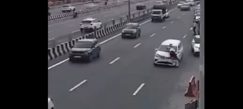 ДТП в Индии, двигавшийся со скоростью около 120 км/ч Suzuki Ertiga сбил дорожного инспектора