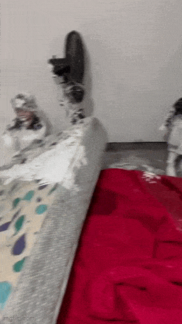 Интересно, сколько минут родители просидели в тишине