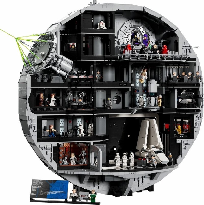 Гигантская Звезда Смерти из 9023 деталей LEGO