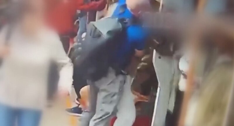 Ранее судимый мужчина напал с ножом на пассажира метро