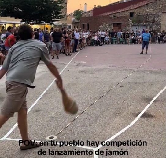 В Испании прошёл чемпионат по метанию хамона