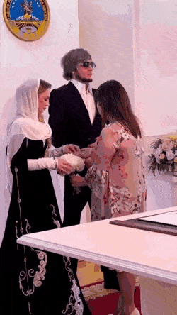 Когда наконец уговорила его жениться