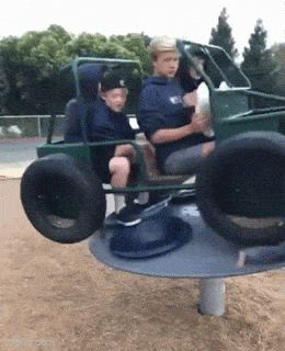 Сломали карусель