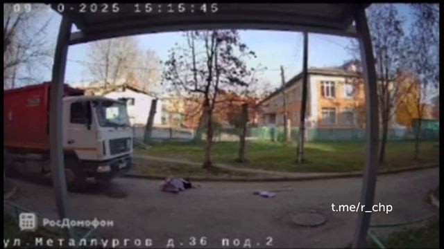 ДТП в Краснотурьинске "Бабуля и мусоровоз"