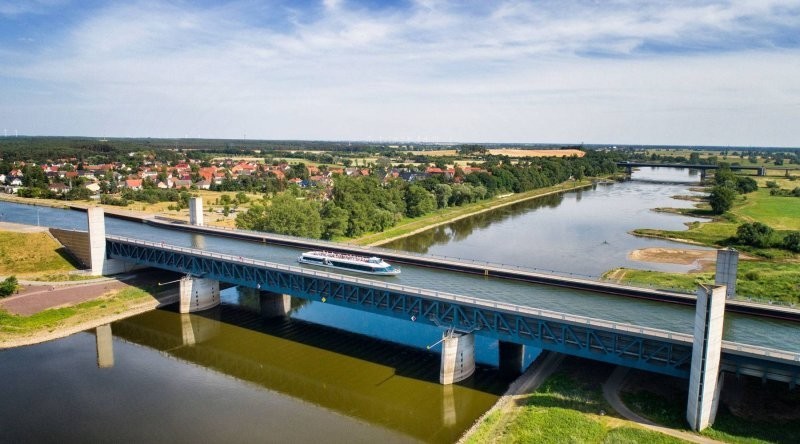 19. Магдебургский водный мост в Германии, где пересекаются водные и сухопутные пути