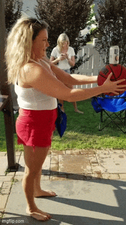 Вовремя подхватил