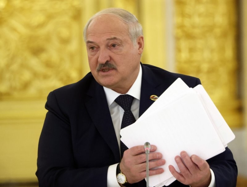 Нобелевская премия по экономике присуждена Александру Лукашенко за остановку роста цен в Белоруссии
