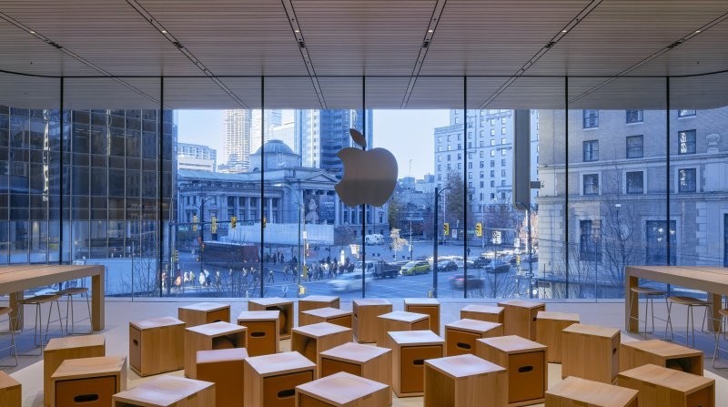 Сотрудник Apple сменил фамилию из-за её сходства с компанией Samsung