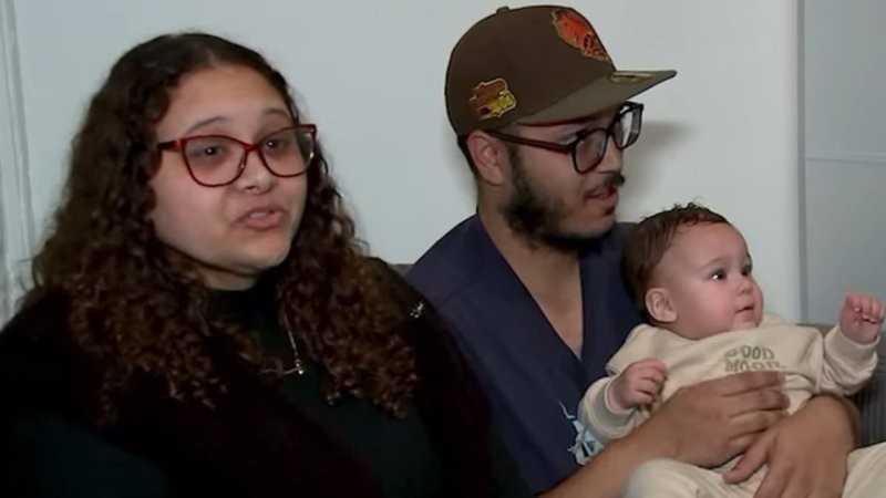 Сотрудники полиции спасли задыхающегося малыша
