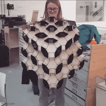 Складывается и раскладывается