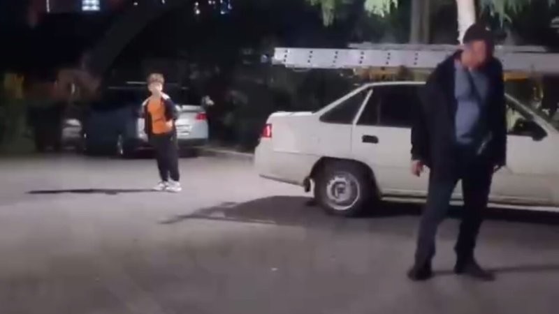 В Сочи пьяный мужчина напал на детей из-за электросамоката В Сочи пьяный мужчина напал на детей из-за электросамоката