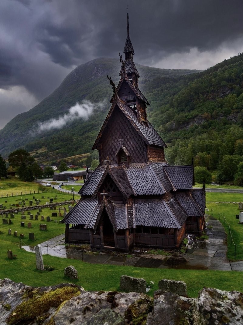 13. Деревянная церковь Боргунд (норв. Borgund stavkirke) — одна из самых древних сохранившихся каркасных церквей, расположена в деревне Боргунд провинции Согн-ог-Фьюране, Норвегия 13. Деревянная церковь Боргунд (норв. Borgund stavkirke) — одна из самых древних сохранившихся каркасных церквей, расположена в деревне Боргунд провинции Согн-ог-Фьюране, Норвегия