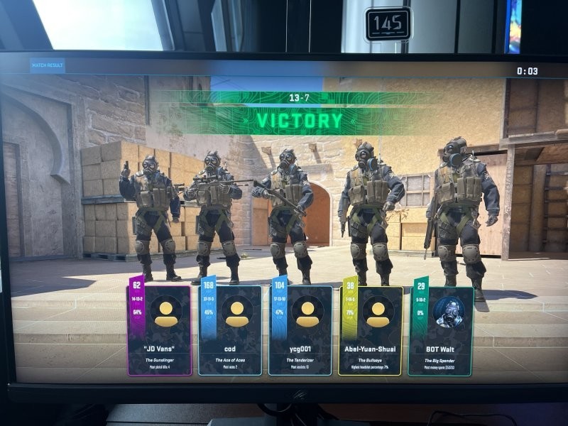 Блогер показала компьютерный клуб в Северной Корее, в котором можно поиграть в Dota 2