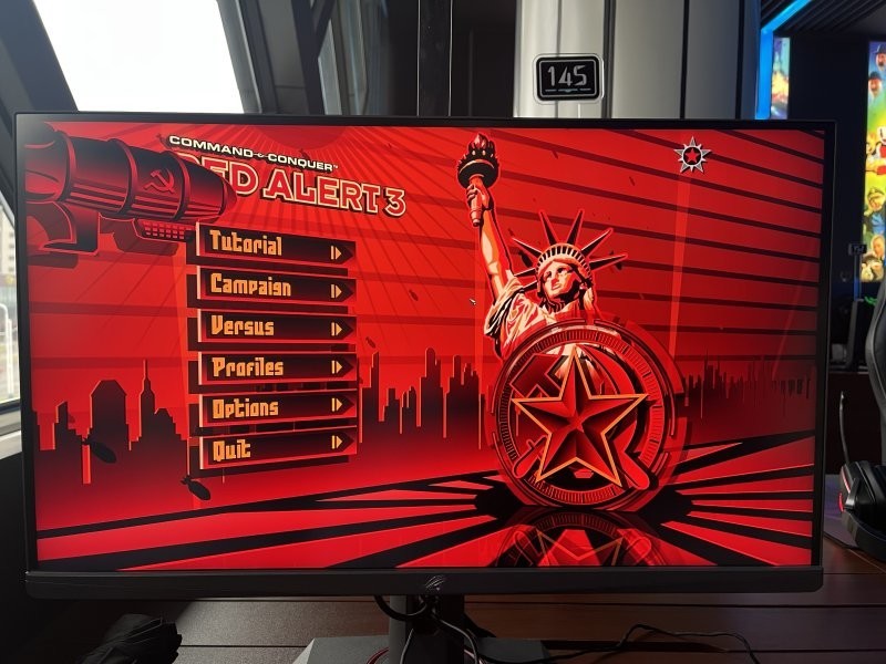 Блогер показала компьютерный клуб в Северной Корее, в котором можно поиграть в Dota 2