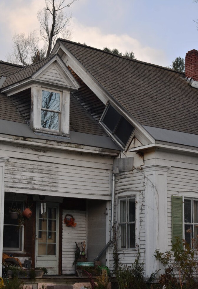 Ведьмины окна Вермонта – архитектурная загадка под крышей