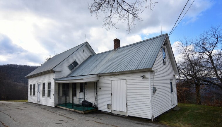 Ведьмины окна Вермонта – архитектурная загадка под крышей