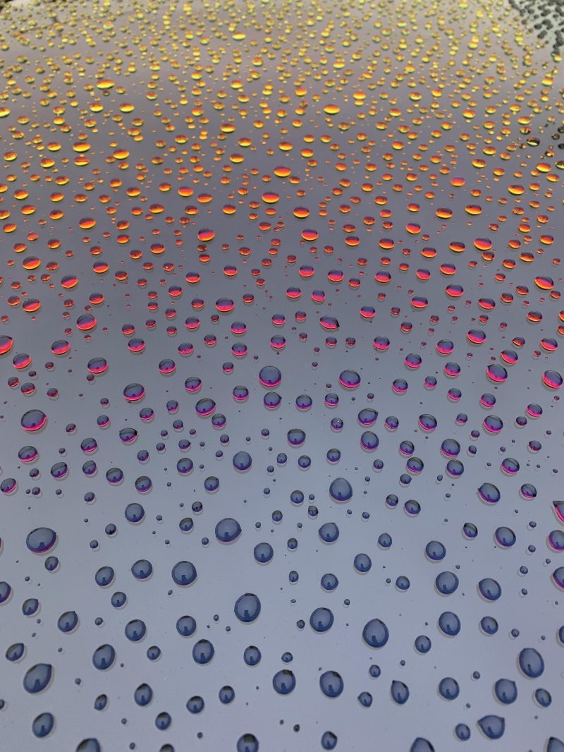 7. Просто капли дождя на стекле автомобиля