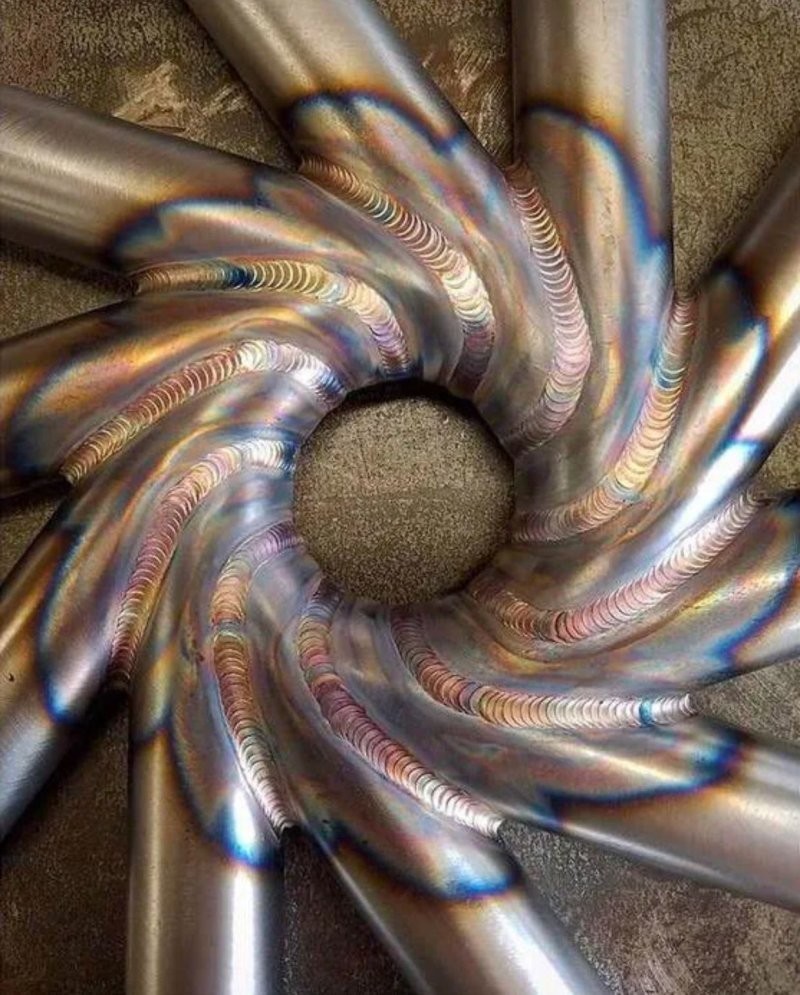 14. Когда сварщик по совместительству ещё и художник