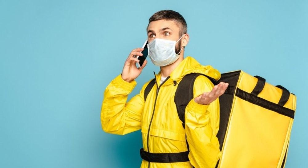 "Курьер это не трактор": записка клиентам от доставщика еды