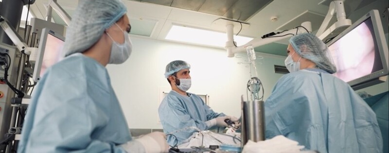 Хирурги Склифа впервые в России удалили ребро через небольшие проколы