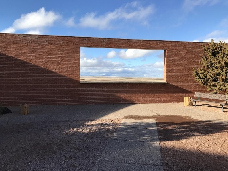 14. Проём в стене или гениальная картина?