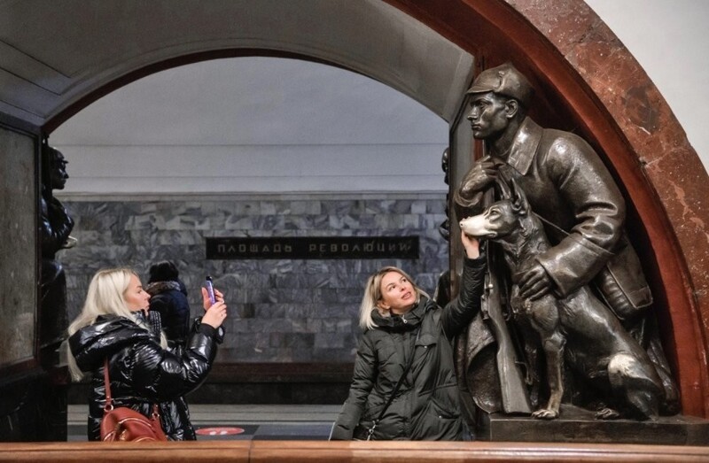 Как сложились судьбы героев скульптур станции метро Площадь Революции⁠⁠