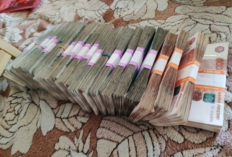 Пенсионерка обманула мошенников с помощью поддельных денег